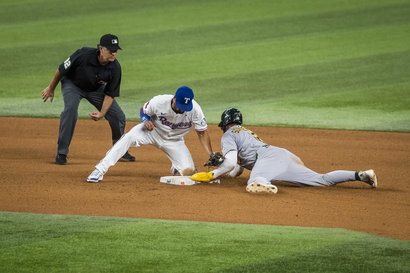 Soderstrom hits a 2-run double as the A's knock off the Rangers 2-1 | iNFOnews.ca