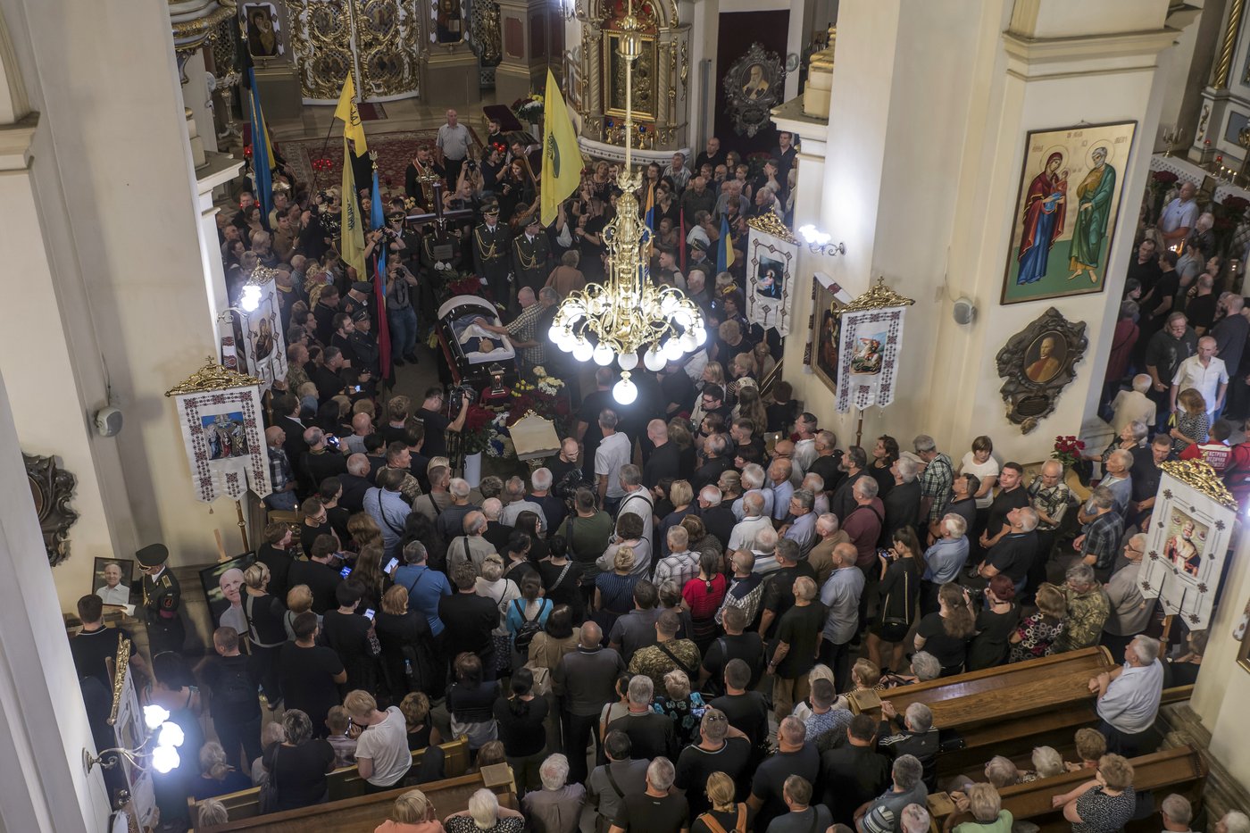 Hundreds mourn pro-Western Ukrainian politician who was gunned down in the street | iNFOnews.ca Hundreds mourn pro-Western Ukrainian politician who was gunned down in the street | iNFOnews.ca