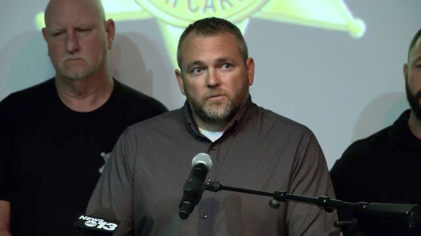 Inmate fatally shoots North Carolina officer before being caught in stolen vehicle, sheriff says | iNFOnews.ca Inmate fatally shoots North Carolina officer before being caught in stolen vehicle, sheriff says | iNFOnews.ca