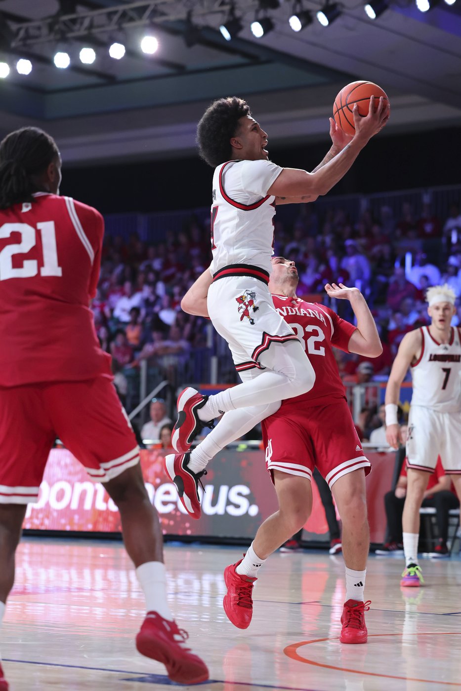 Louisville scores 52 second-half points to race past No. 14 Indiana 89-61 in the Battle 4 Atlantis | iNFOnews.ca Louisville scores 52 second-half points to race past No. 14 Indiana 89-61 in the Battle 4 Atlantis | iNFOnews.ca
