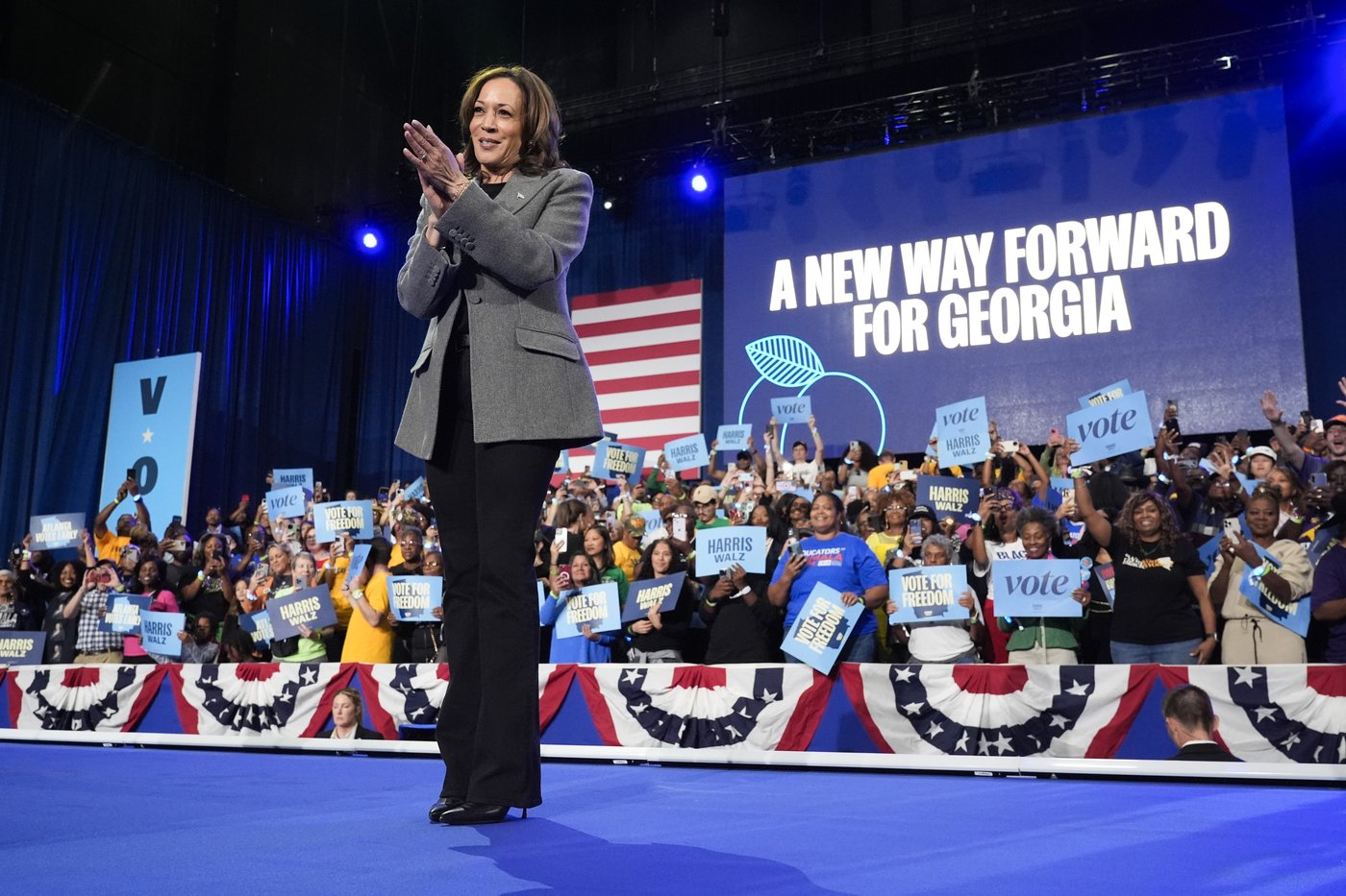 PHOTO COLLECTION: Election 2024 Campaign for President October 19 | iNFOnews.ca