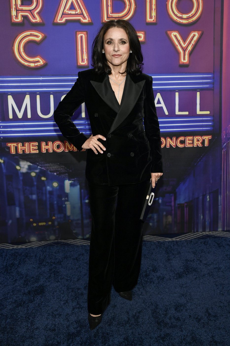 Cher, Lady Gaga, Miley Cyrus, Snoop Dogg: 'Saturday Night Live' is feted with a concert for the ages | iNFOnews.ca Cher, Lady Gaga, Miley Cyrus, Snoop Dogg: 'Saturday Night Live' is feted with a concert for the ages | iNFOnews.ca