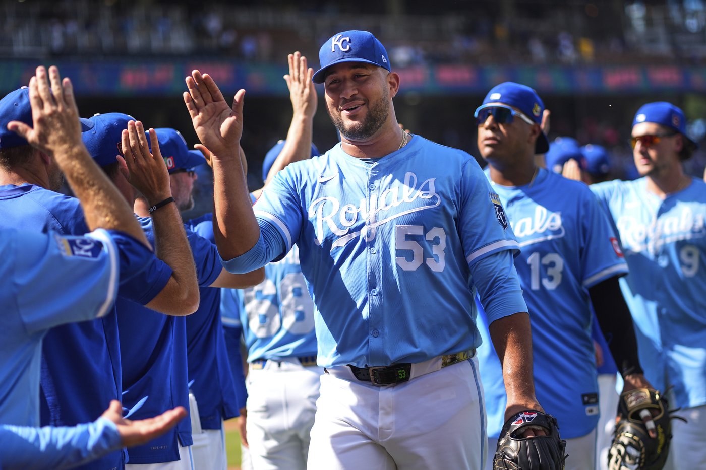India and Frazier hit two-run homers to rally Royals to 6-2 win over the White Sox | iNFOnews.ca