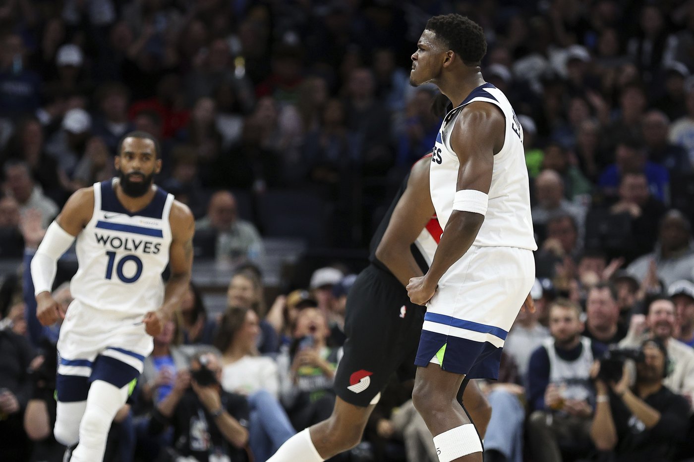 Edwards hits 9 3-pointers as Timberwolves blow out Trail Blazers 127-102 | iNFOnews.ca Edwards hits 9 3-pointers as Timberwolves blow out Trail Blazers 127-102 | iNFOnews.ca
