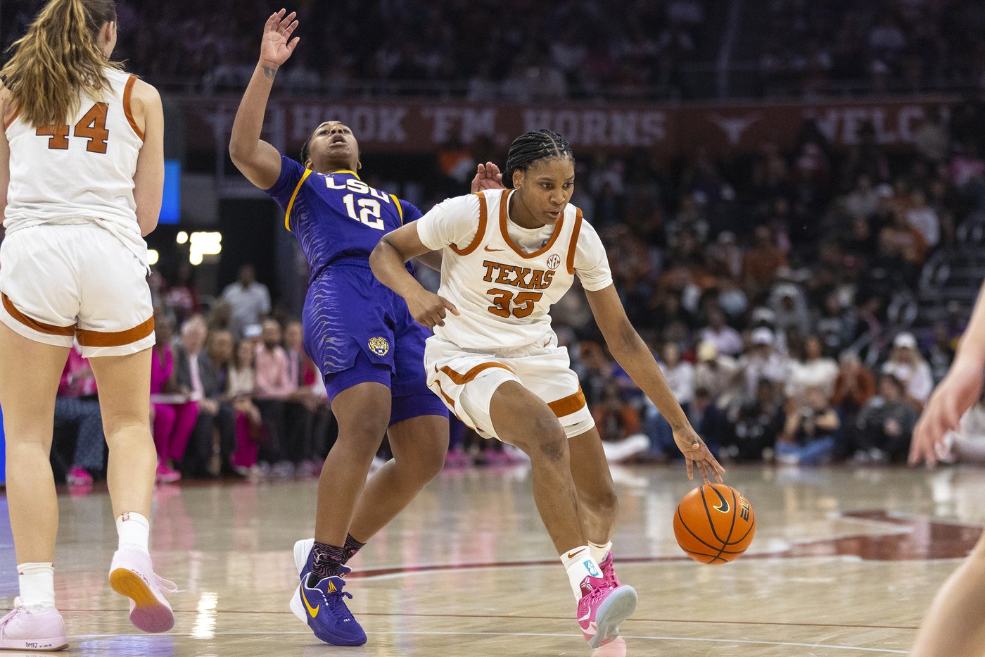 Booker and No. 3 Texas rally from poor shooting start to beat No. 5 LSU 65-58 | iNFOnews.ca Booker and No. 3 Texas rally from poor shooting start to beat No. 5 LSU 65-58 | iNFOnews.ca