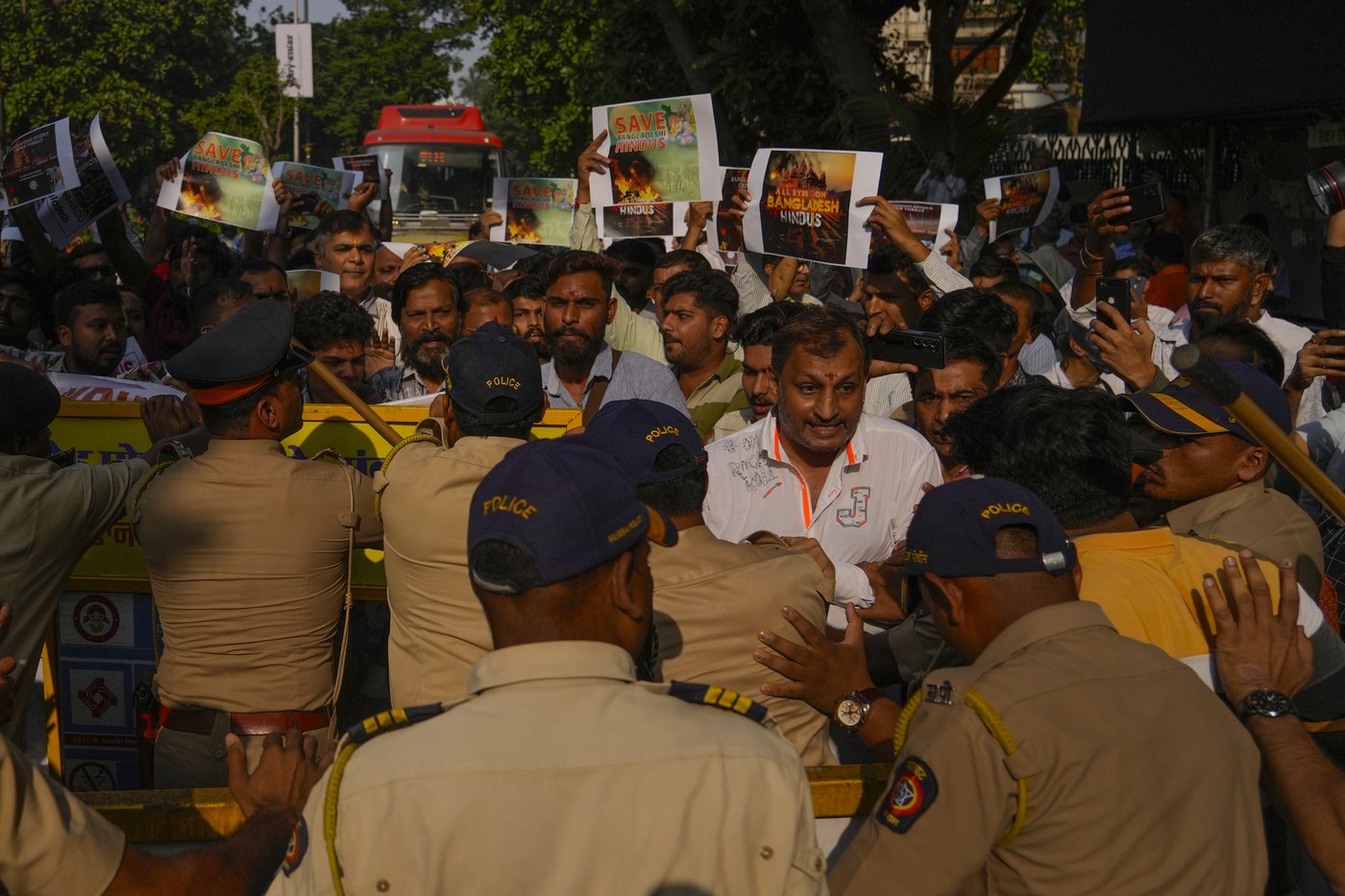 Bangladesh court defers Hindu leader's bail hearing as tensions with India spike | iNFOnews.ca Bangladesh court defers Hindu leader's bail hearing as tensions with India spike | iNFOnews.ca