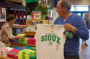 ND voters consider Fighting Sioux nickname dispute; supporters plan another battle in November | iNFOnews.ca CP18775264