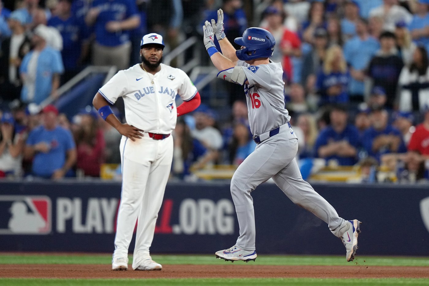 Dodgers beat Blue Jays 5-1 in Game 2 to level World Series at 1-1 | iNFOnews.ca Dodgers beat Blue Jays 5-1 in Game 2 to level World Series at 1-1 | iNFOnews.ca
