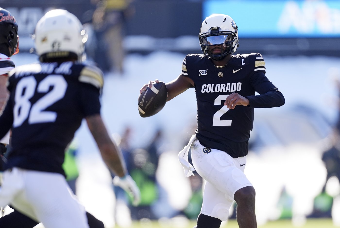 Shedeur Sanders wins Unitas award, then goes on to break Colorado's single-season passing mark | iNFOnews.ca