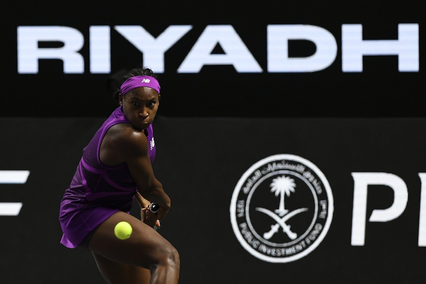 Gauff upsets Sabalenka and sets up showdown with Zheng for WTA Finals title | iNFOnews.ca