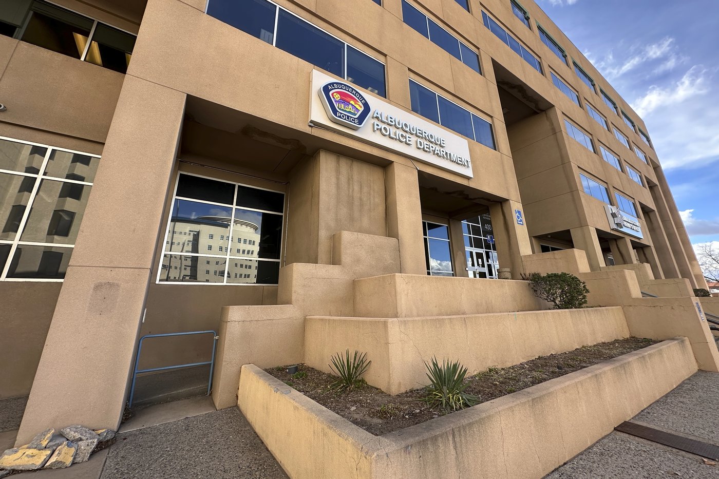 Officers plead guilty in DWI police corruption probe in Albuquerque, New Mexico | iNFOnews.ca
