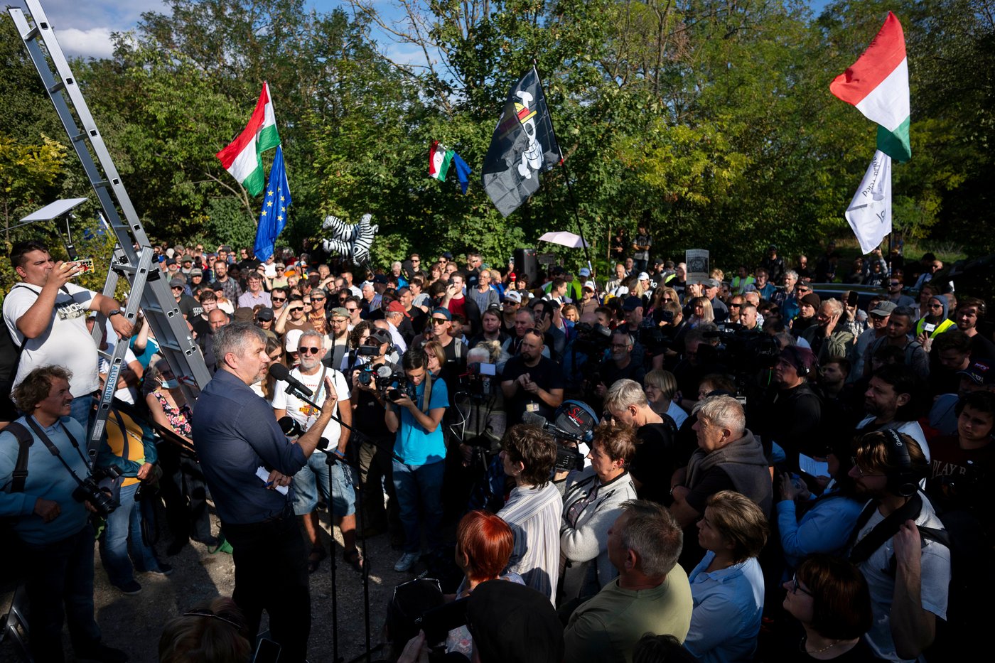 Protesters rally at an opulent Hungarian estate linked to Prime Minister Viktor Orbán | iNFOnews.ca Protesters rally at an opulent Hungarian estate linked to Prime Minister Viktor Orbán | iNFOnews.ca