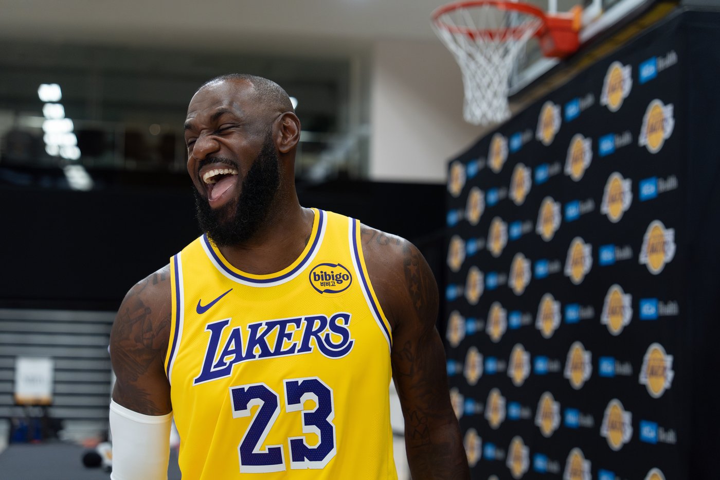 LeBron misses Lakers' first practice of training camp due to minor injury, focus on long-term health | iNFOnews.ca LeBron misses Lakers' first practice of training camp due to minor injury, focus on long-term health | iNFOnews.ca