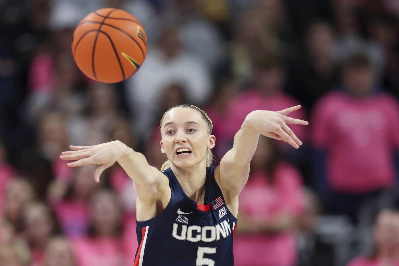 Strong carries No. 6 UConn until Bueckers finds her touch in 2nd half of 72-61 win over Creighton | iNFOnews.ca Strong carries No. 6 UConn until Bueckers finds her touch in 2nd half of 72-61 win over Creighton | iNFOnews.ca