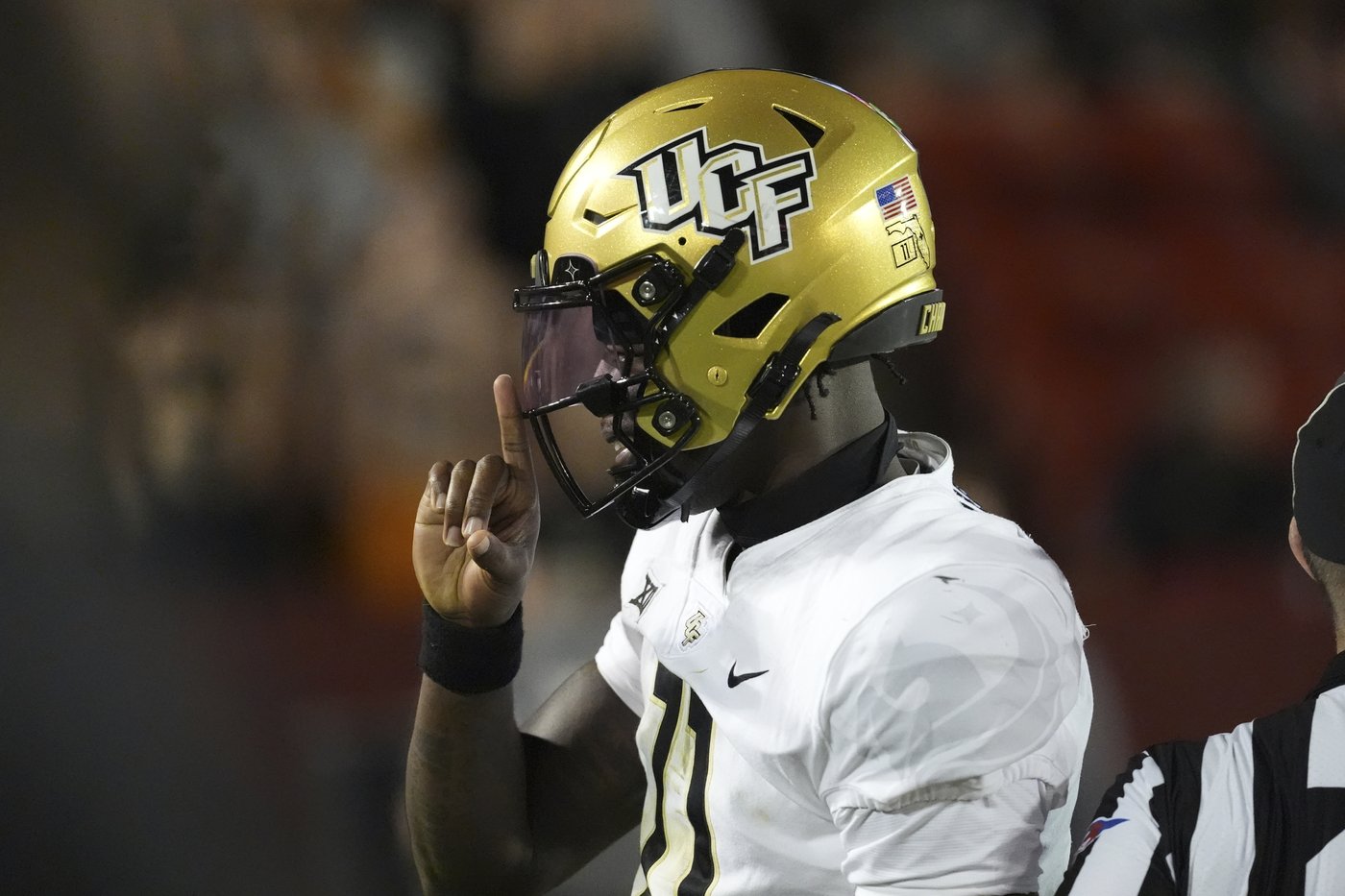 Rocco Becht saves Cyclones with late touchdown drive in No. 9 Iowa State's 38-35 win over UCF | iNFOnews.ca