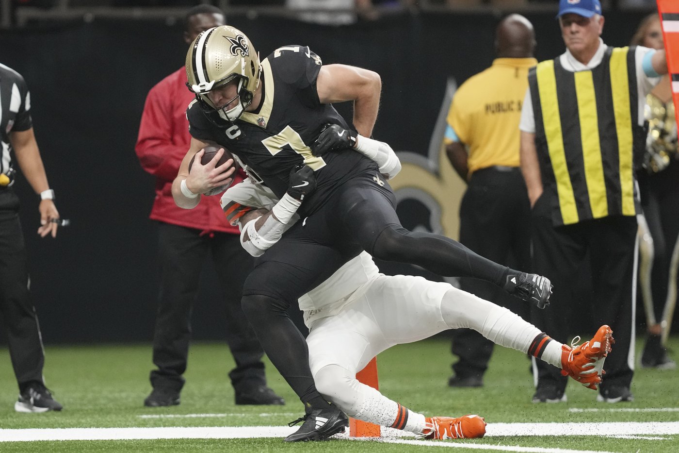 Taysom Hill runs for 3 TDs as the Saints top Jameis Winston and the struggling Browns 35-14 | iNFOnews.ca Taysom Hill runs for 3 TDs as the Saints top Jameis Winston and the struggling Browns 35-14 | iNFOnews.ca