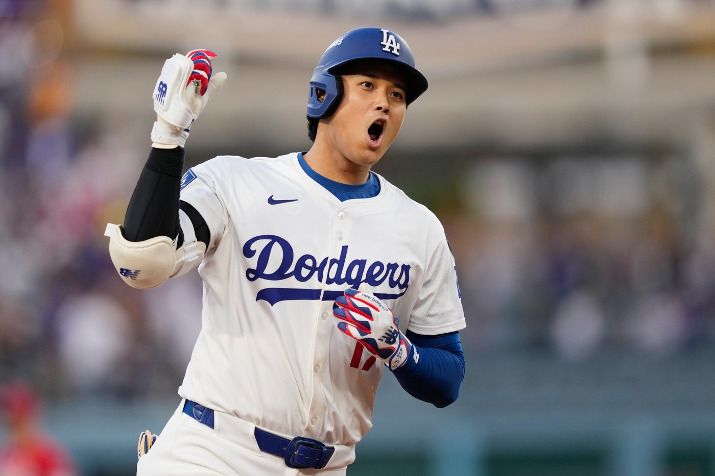 Ohtani hits 2 homers for Dodgers in playoff opener against Reds | iNFOnews.ca