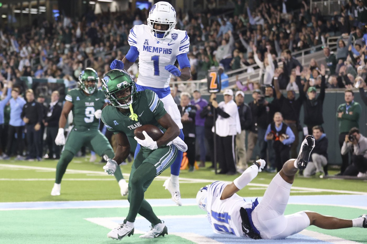 Desrosiers scores 3 TDs as Memphis tops No. 18 Tulane 34-24 to end the Green Wave's faint CFP hopes | iNFOnews.ca Desrosiers scores 3 TDs as Memphis tops No. 18 Tulane 34-24 to end the Green Wave's faint CFP hopes | iNFOnews.ca