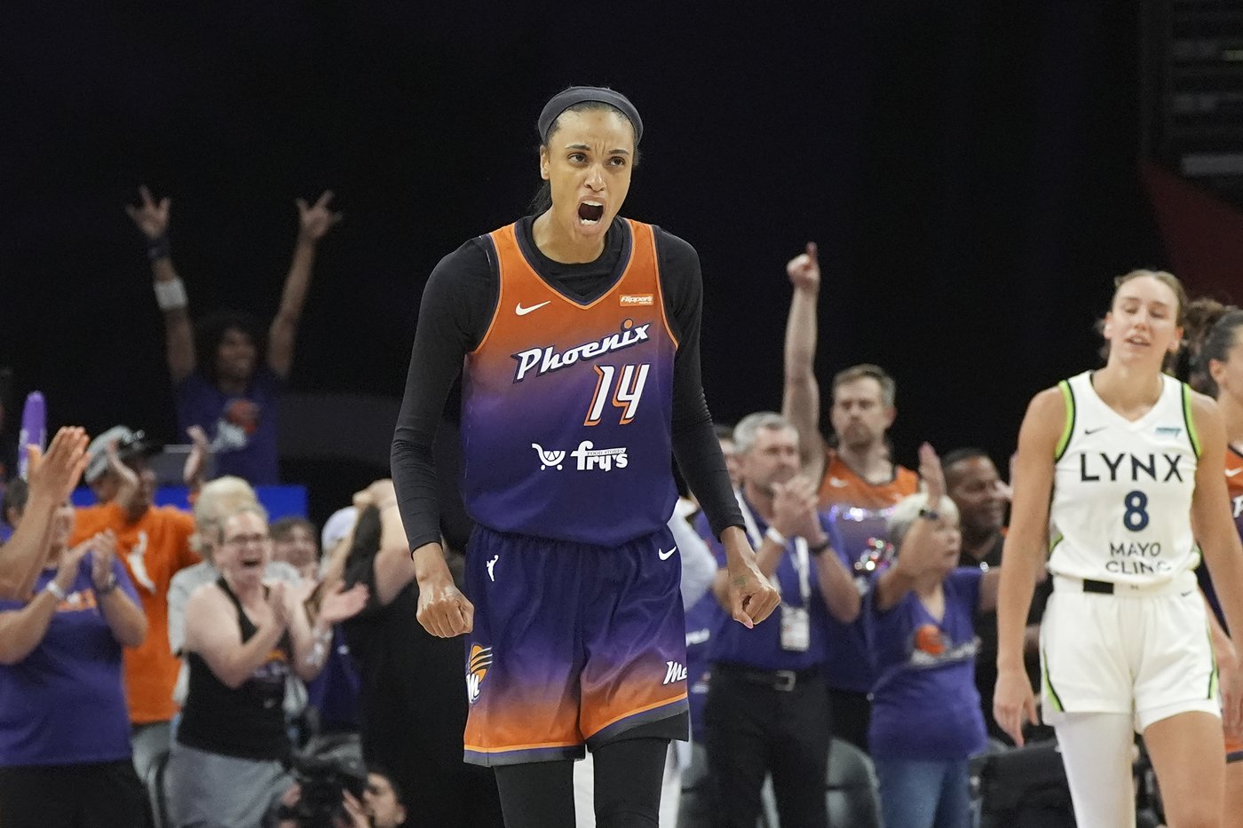 DeWanna Bonner returns to Phoenix: 'The love and welcome was very much needed' | iNFOnews.ca DeWanna Bonner returns to Phoenix: 'The love and welcome was very much needed' | iNFOnews.ca