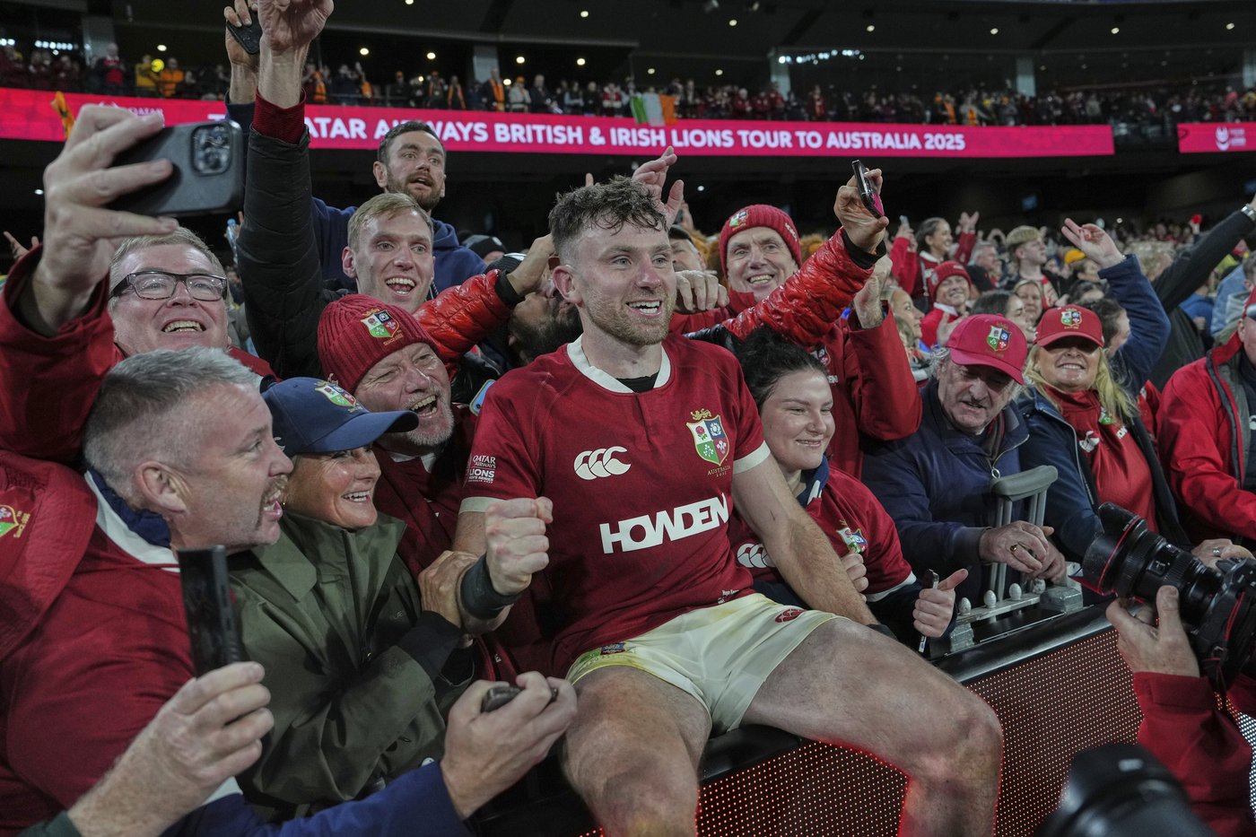 Last-gasp try gives the British and Irish Lions a 29-26 win over the Wallabies to clinch test series | iNFOnews.ca