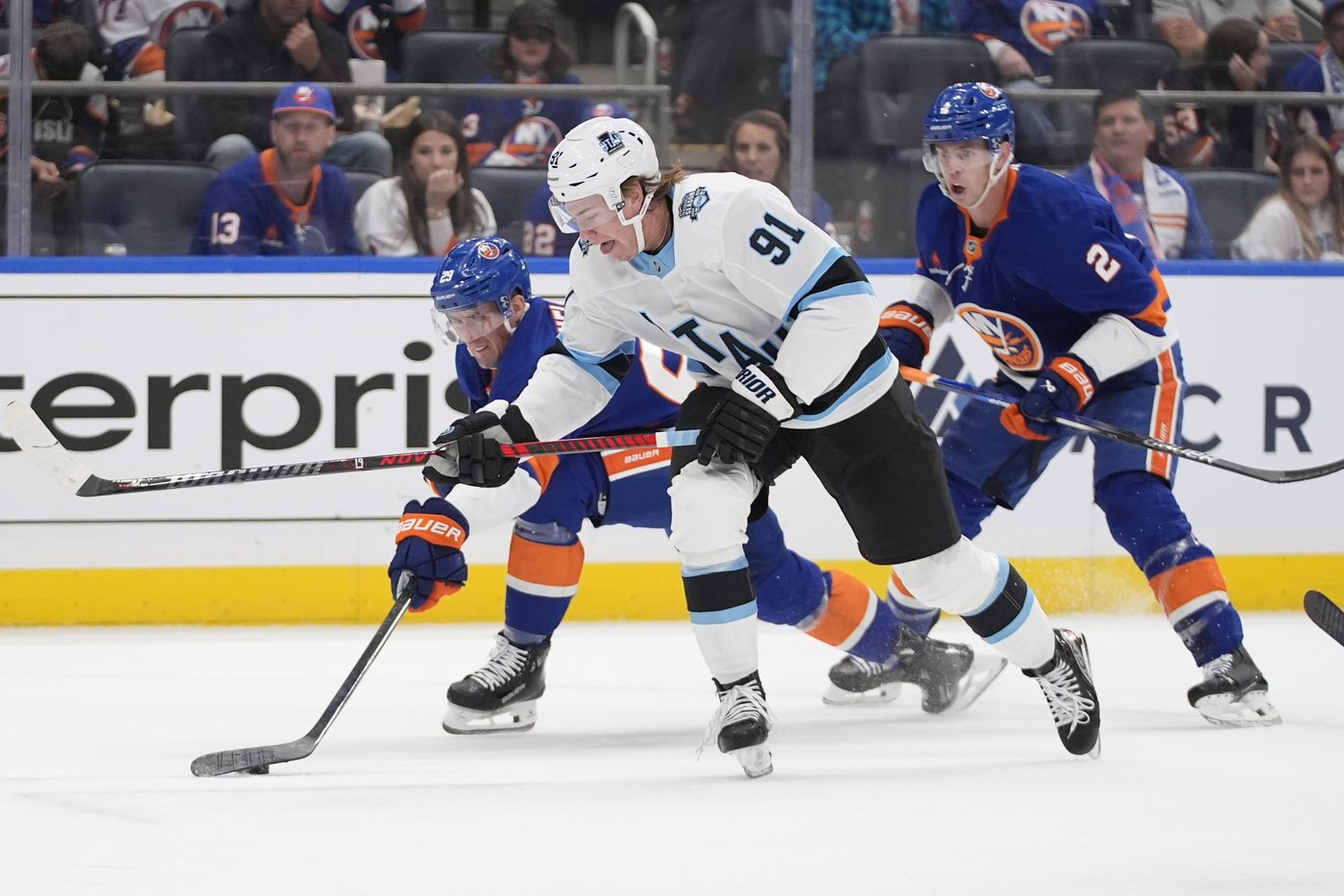 Dylan Guenther scores twice, Utah outlasts Islanders 5-4 in OT to improve to 2-0 | iNFOnews.ca