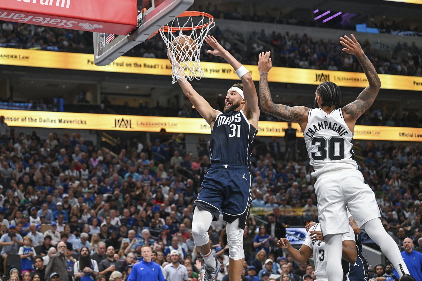 Klay Thompson sets 3s record for Dallas debut in Mavs win after 13 seasons with Warriors | iNFOnews.ca Klay Thompson sets 3s record for Dallas debut in Mavs win after 13 seasons with Warriors | iNFOnews.ca