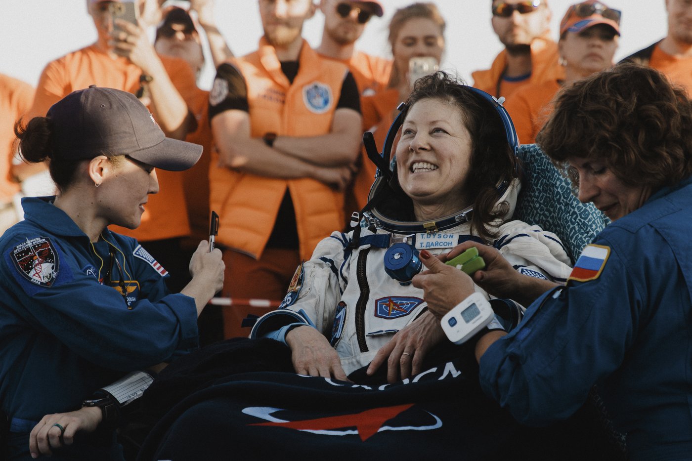 2 record-breaking Russians and an American who lived on space station for 6 months return to Earth | iNFOnews.ca