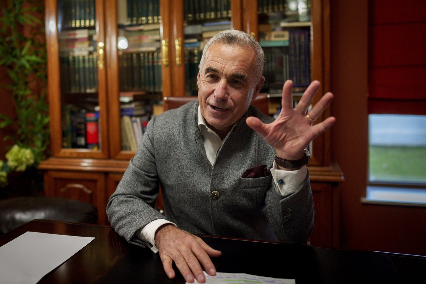 Romania's surprise front-runner says he's not pro-Russia. But Romania alleges he had Moscow's help | iNFOnews.ca Romania's surprise front-runner says he's not pro-Russia. But Romania alleges he had Moscow's help | iNFOnews.ca