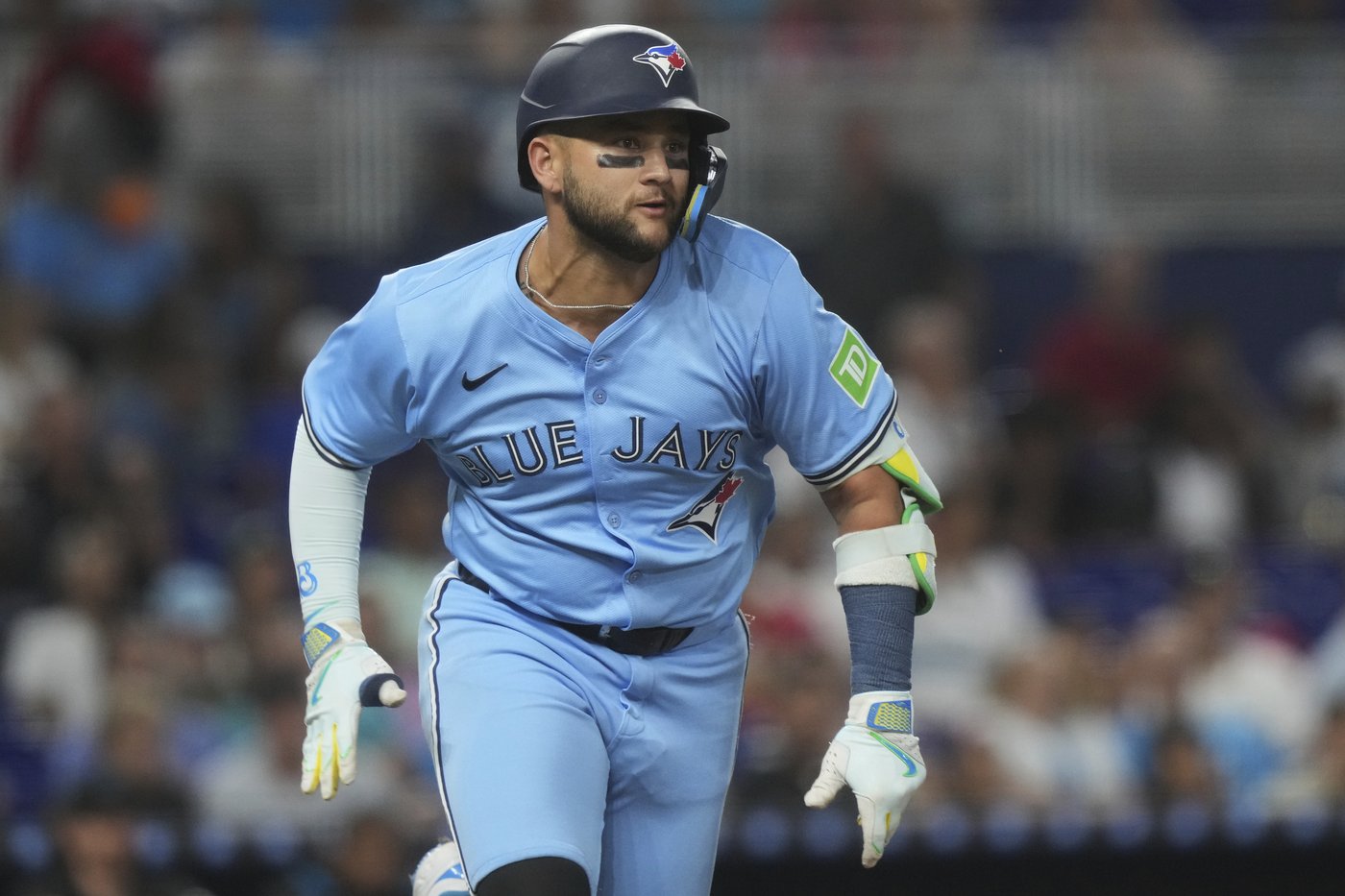 Blue Jays shortstop Bichette making progress, but still day to day with knee injury | iNFOnews.ca