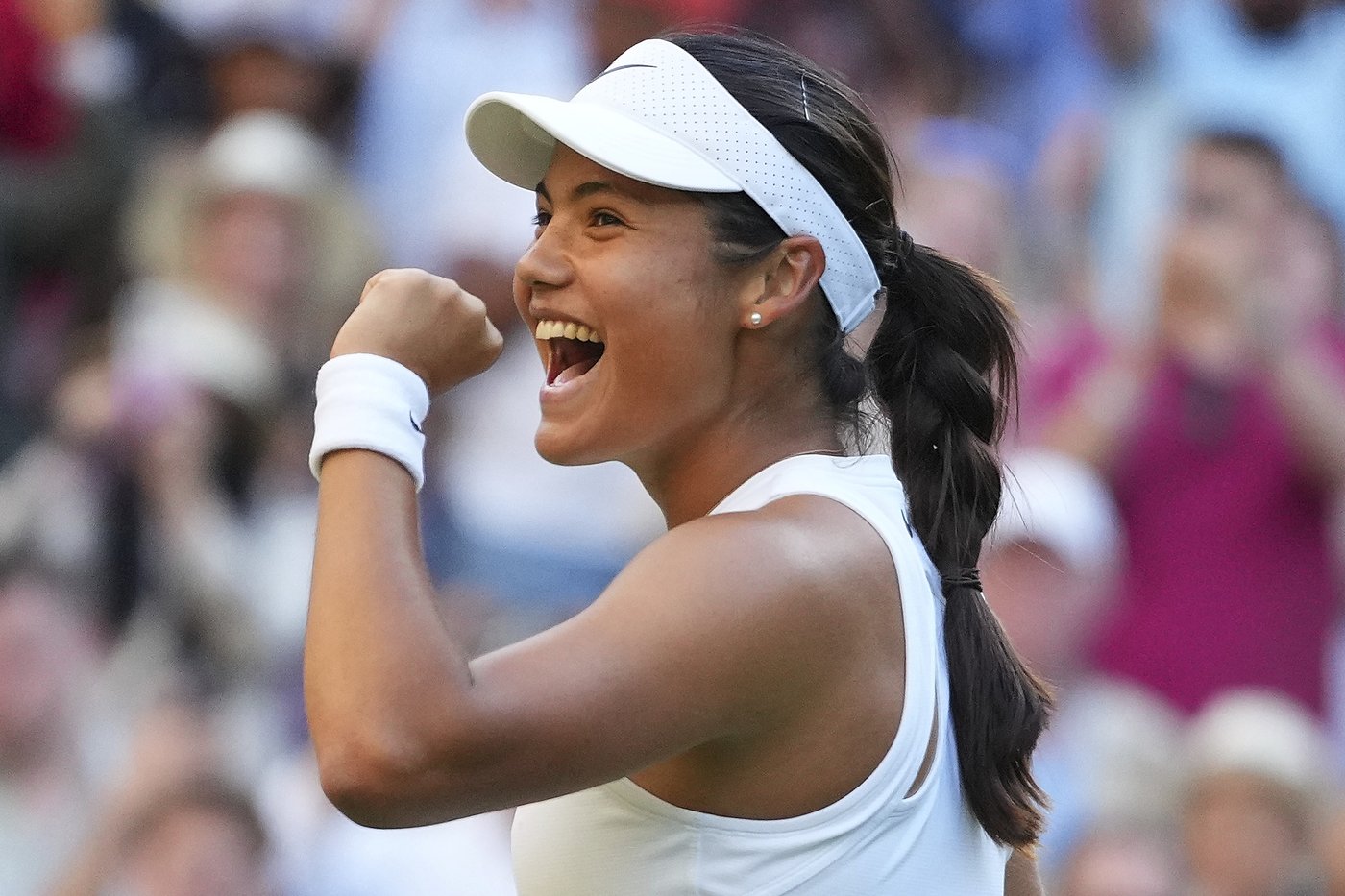 Raducanu shows glimpses of best form in beating former Wimbledon champion Vondrousova | iNFOnews.ca Raducanu shows glimpses of best form in beating former Wimbledon champion Vondrousova | iNFOnews.ca