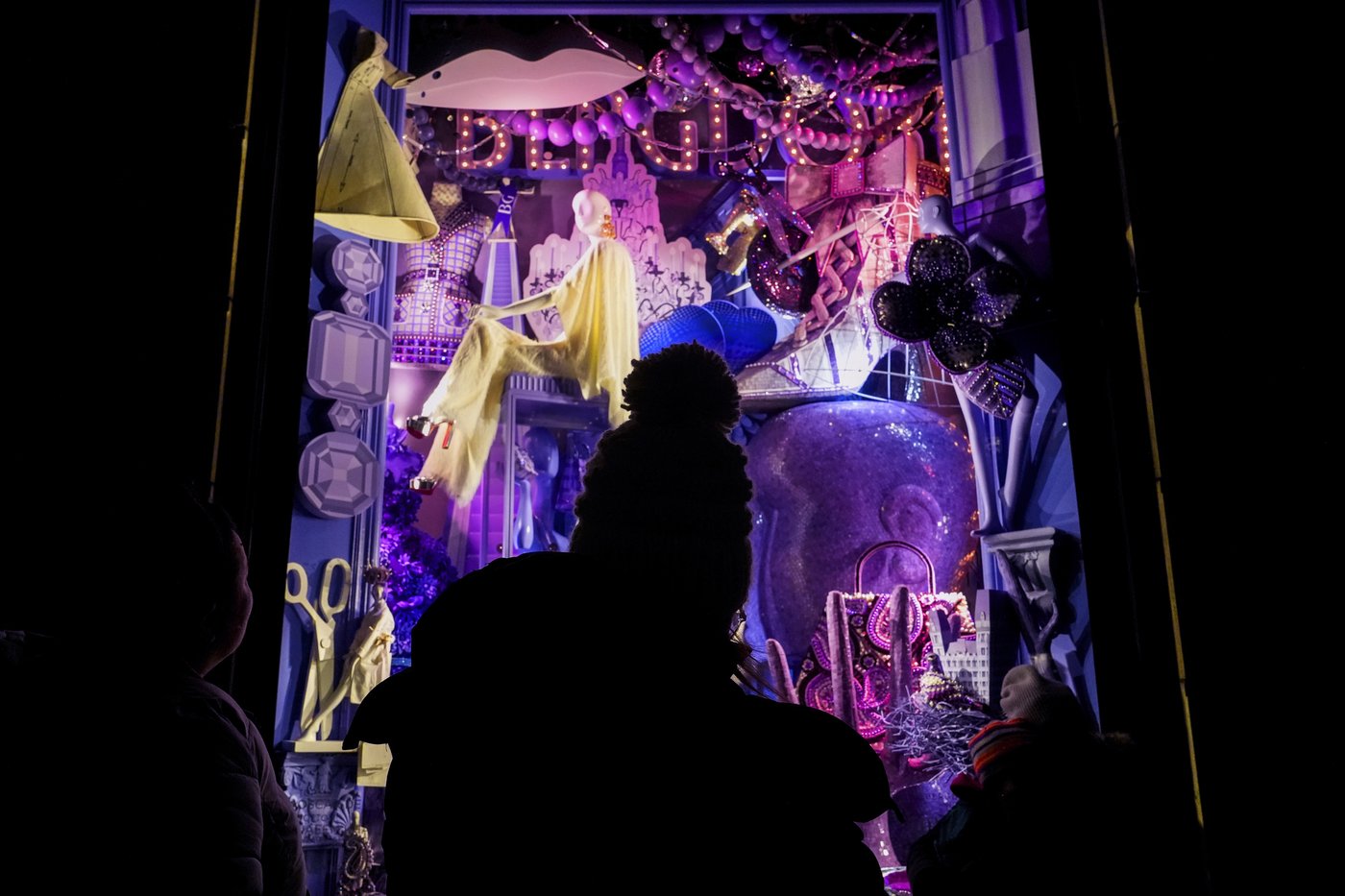 AP PHOTOS: The iconic and unconventional sides of Christmas in New York | iNFOnews.ca