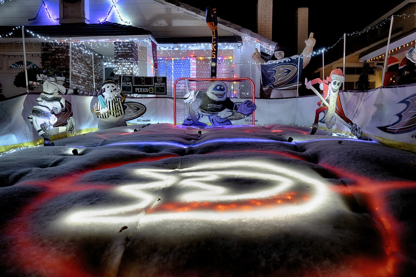 Elaborate holiday light displays are making spirits bright in a big way | iNFOnews.ca