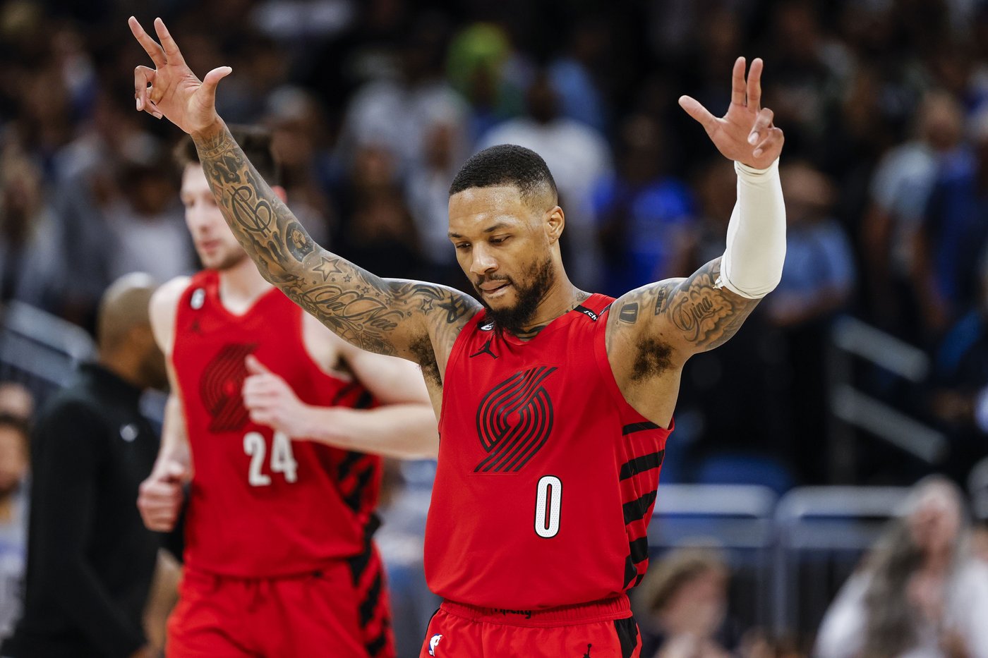 Damian Lillard returns to the Trail Blazers on a 3-year deal worth $42 million, AP source says | iNFOnews.ca
