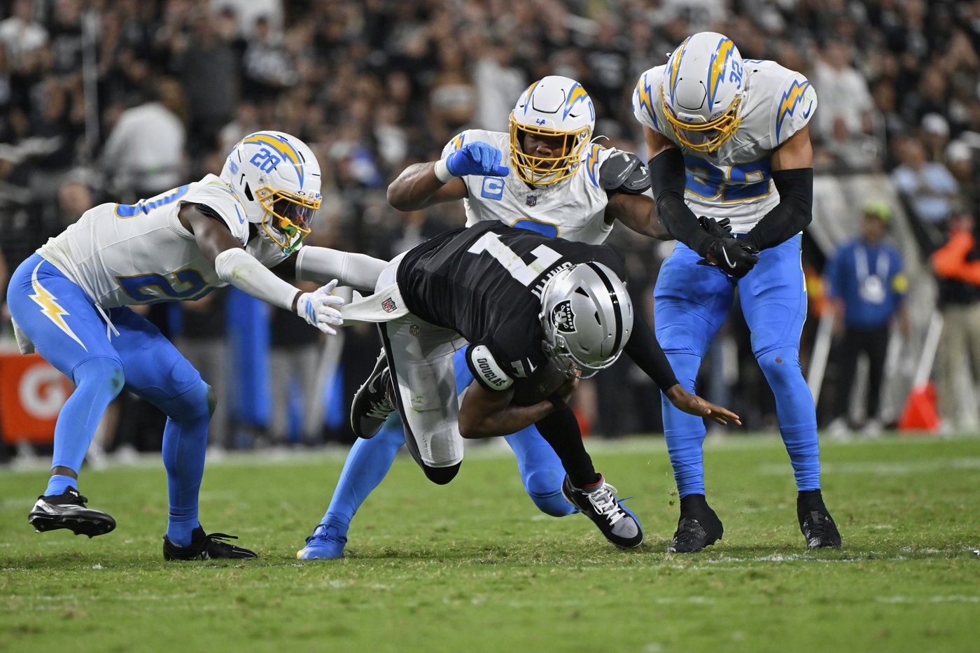 Not even Tom Brady in the booth can bolster Raiders' offense in 20-9 loss to Chargers | iNFOnews.ca Not even Tom Brady in the booth can bolster Raiders' offense in 20-9 loss to Chargers | iNFOnews.ca