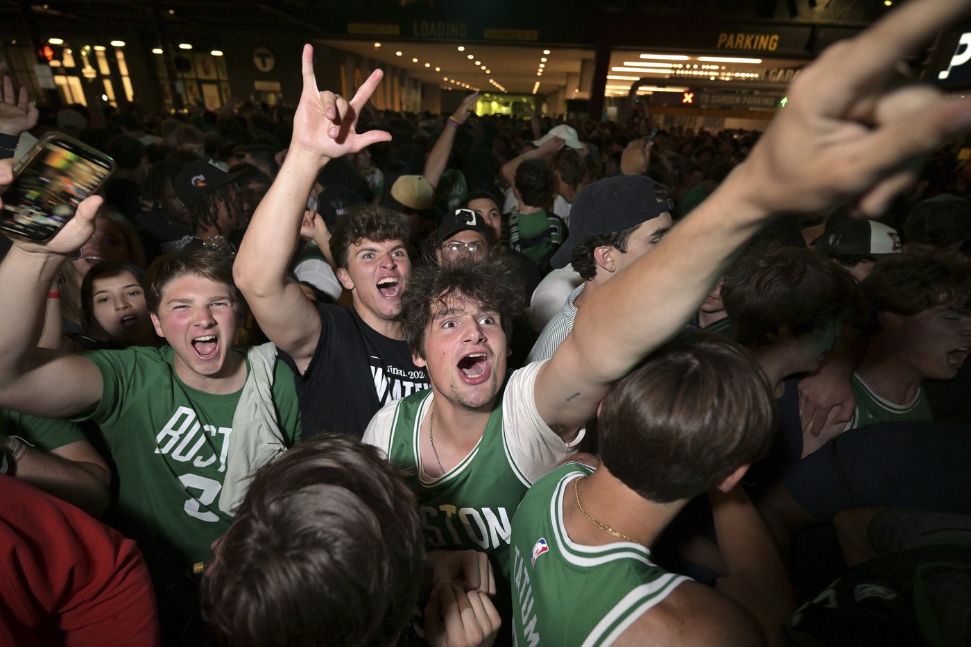 NBA champion Celtics prepare for banner night and opener against rival New York Knicks | iNFOnews.ca NBA champion Celtics prepare for banner night and opener against rival New York Knicks | iNFOnews.ca