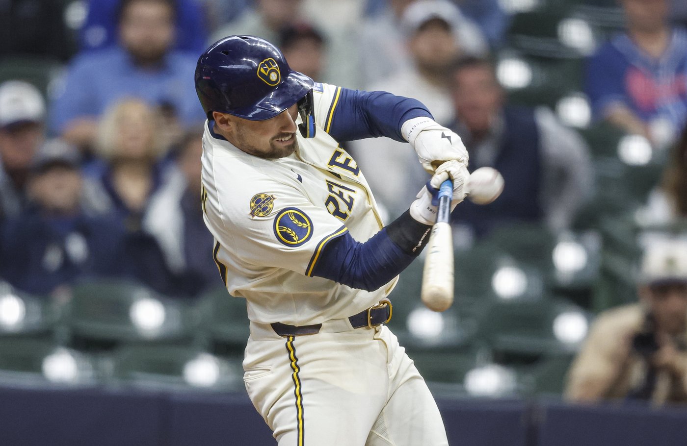 Durbin's sacrifice fly gives the Brewers a 6-5 walk-off win over the Red Sox | iNFOnews.ca Durbin's sacrifice fly gives the Brewers a 6-5 walk-off win over the Red Sox | iNFOnews.ca