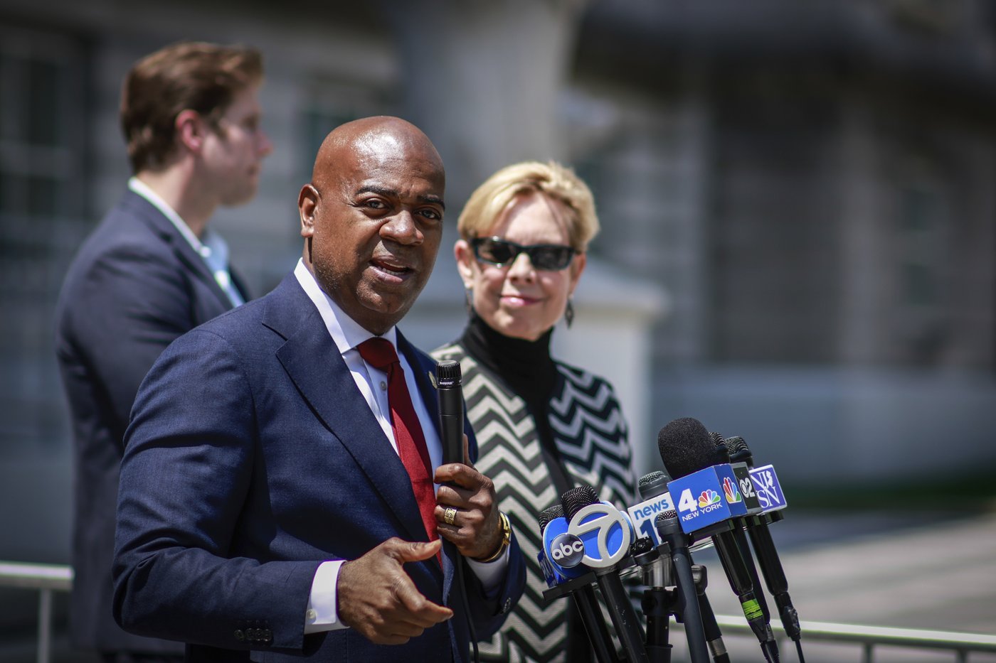 Newark mayor sues New Jersey's top federal prosecutor after arrest at immigration detention site | iNFOnews.ca