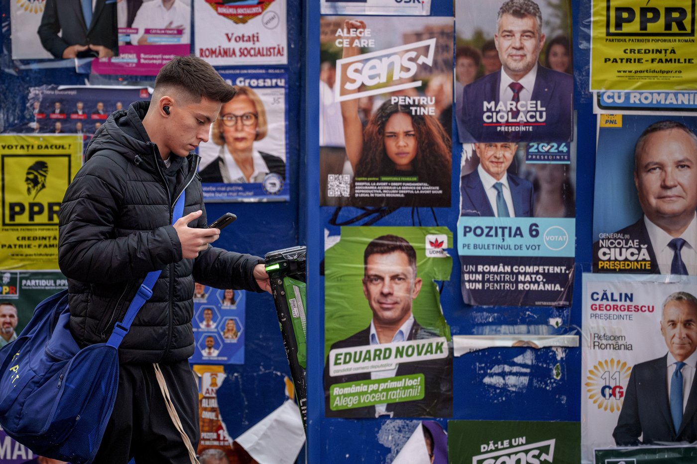 Romanians cast ballots in presidential race that could pit nationalist against leftist in a runoff | iNFOnews.ca Romanians cast ballots in presidential race that could pit nationalist against leftist in a runoff | iNFOnews.ca