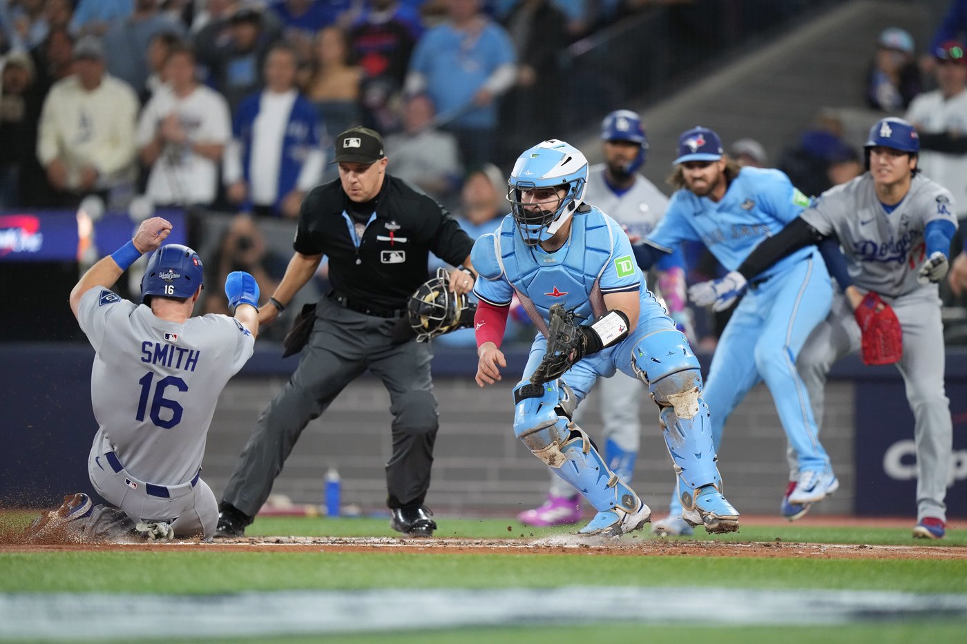 Photo Gallery: Dodgers beat Jays 3-1 to force Game 7 | iNFOnews.ca