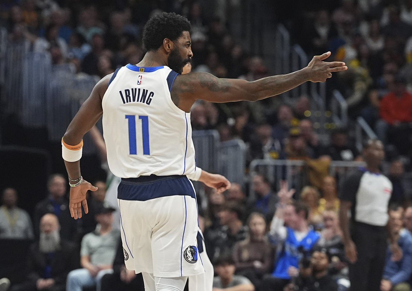 Mavericks' Kyrie Irving sits out against the Jazz because of a strained right shoulder | iNFOnews.ca Mavericks' Kyrie Irving sits out against the Jazz because of a strained right shoulder | iNFOnews.ca