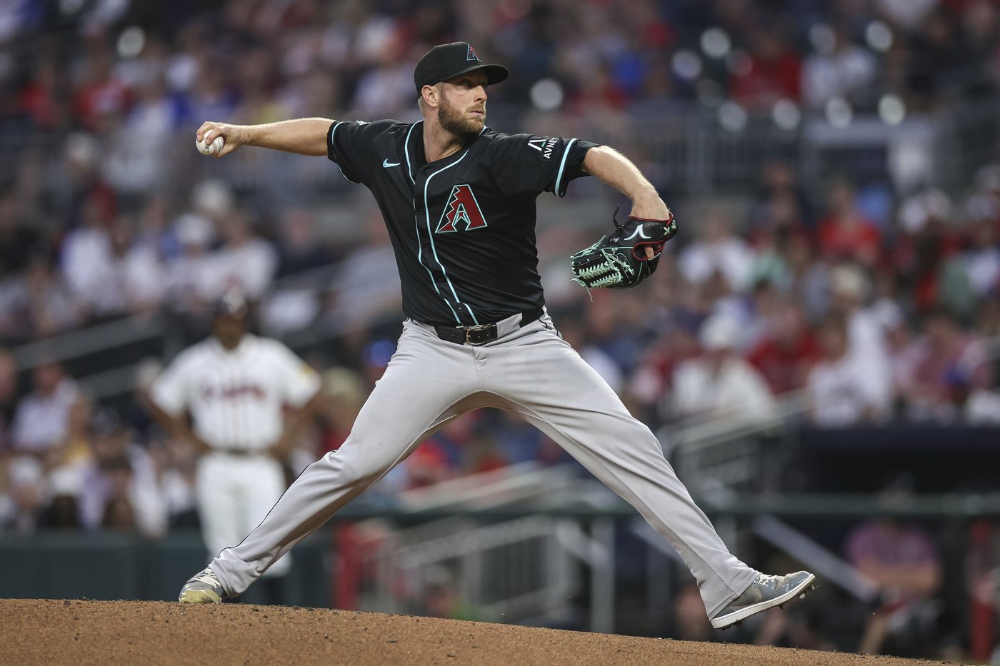 Merrill Kelly outduels Chris Sale and Diamondbacks hold off Braves 2-1 | iNFOnews.ca