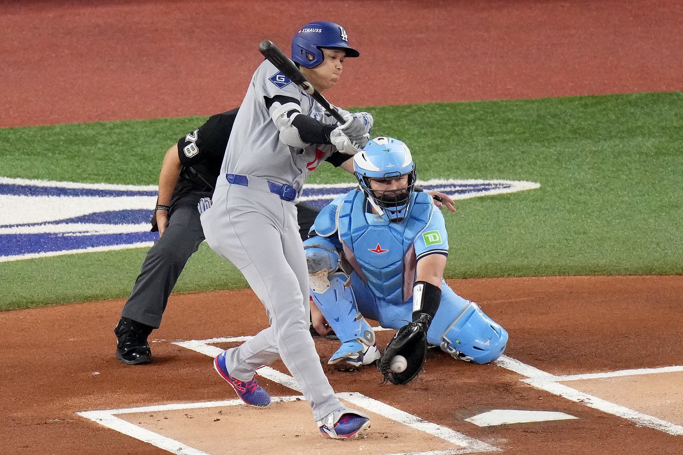 Photo Gallery: Dodgers beat Jays 3-1 to force Game 7 | iNFOnews.ca