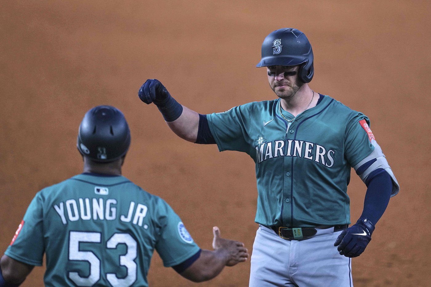 Mitch Garver and Mariners beat Rangers in 12 as all 3 games of series go extra innings | iNFOnews.ca