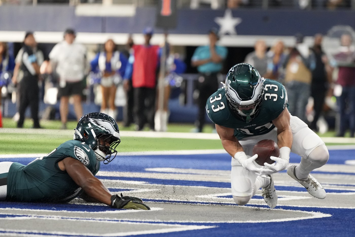 Ezekiel Elliott returns for Cowboys after disciplinary absence and has costly fumble against Eagles | iNFOnews.ca Ezekiel Elliott returns for Cowboys after disciplinary absence and has costly fumble against Eagles | iNFOnews.ca
