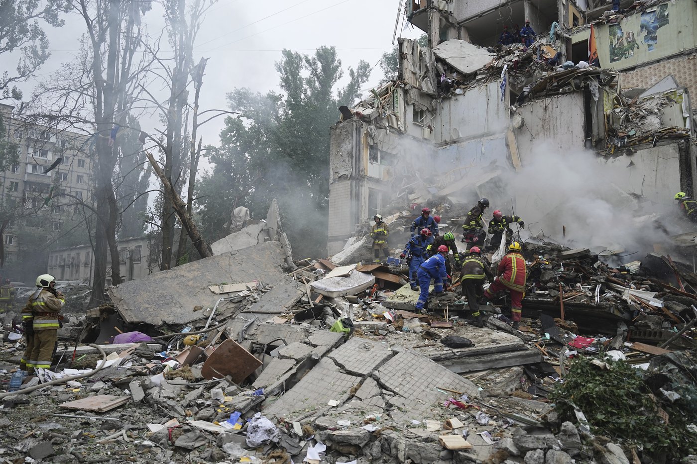 Russian missile and drone attack on Kyiv kills at least 13 people and injures more than 130 | iNFOnews.ca