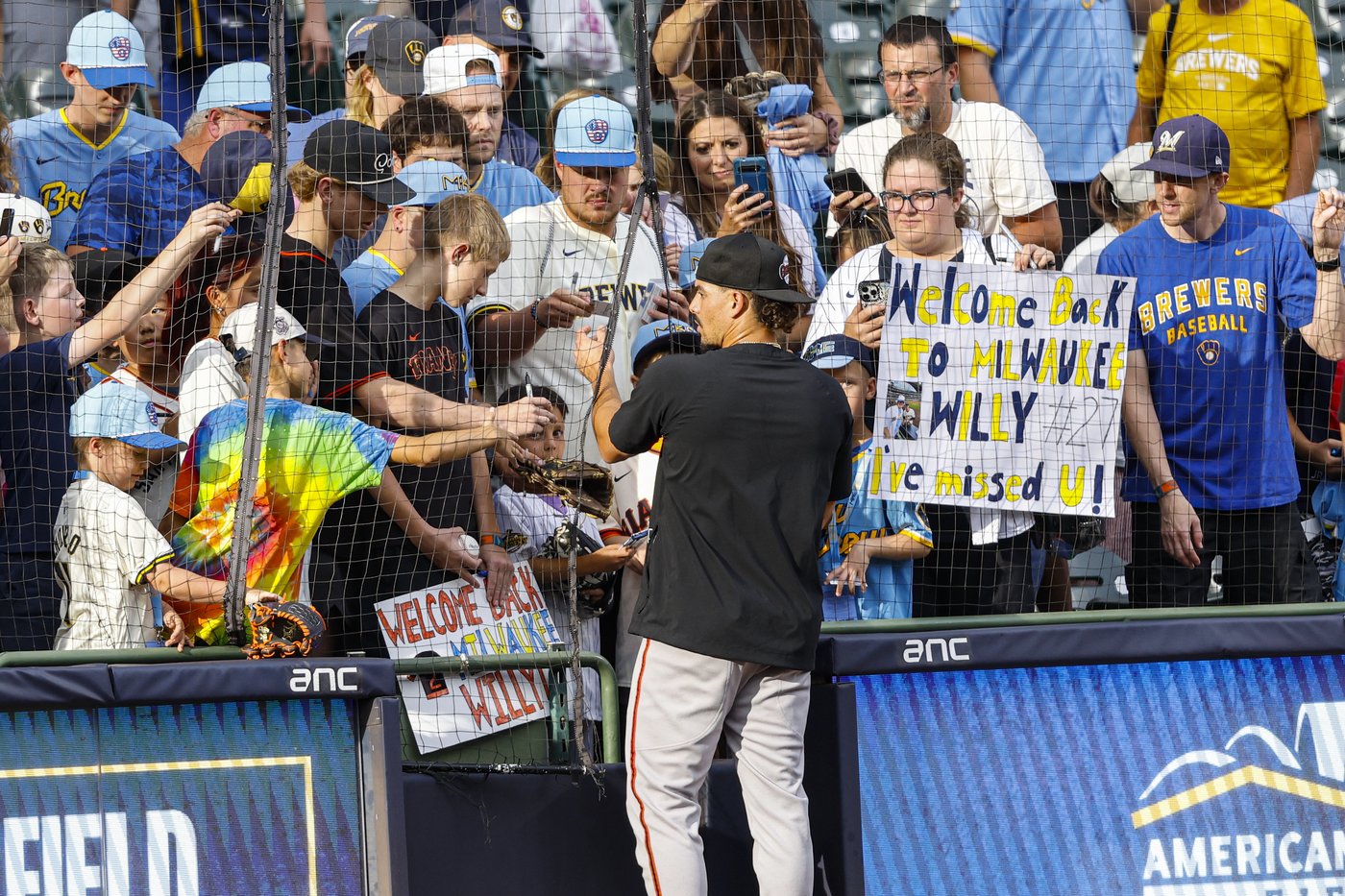 Giants' Willy Adames returns to Milwaukee and homers twice against his former team | iNFOnews.ca
