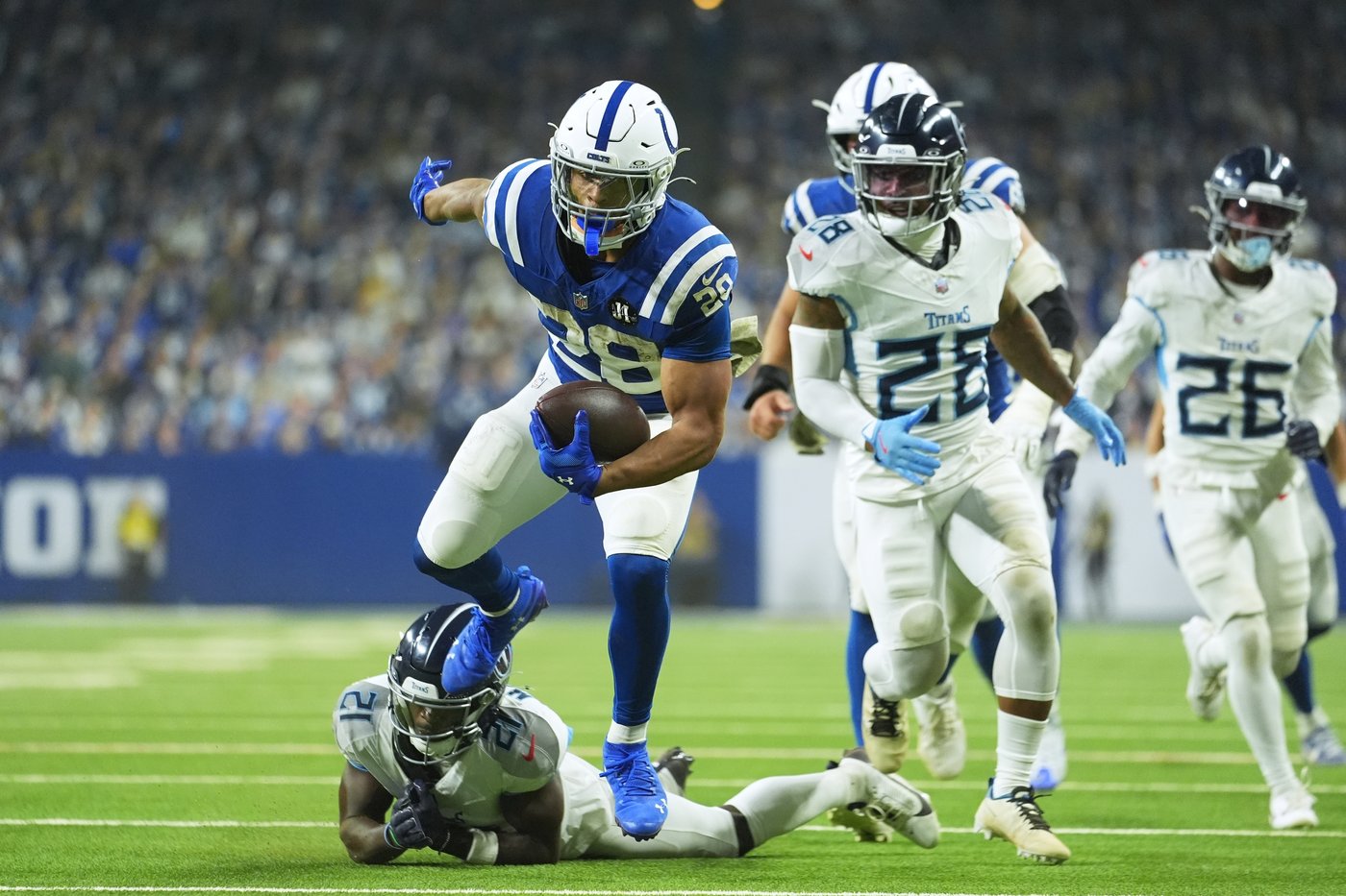 Red-hot Colts head to Pittsburgh, where the Steelers' defense is reeling | iNFOnews.ca