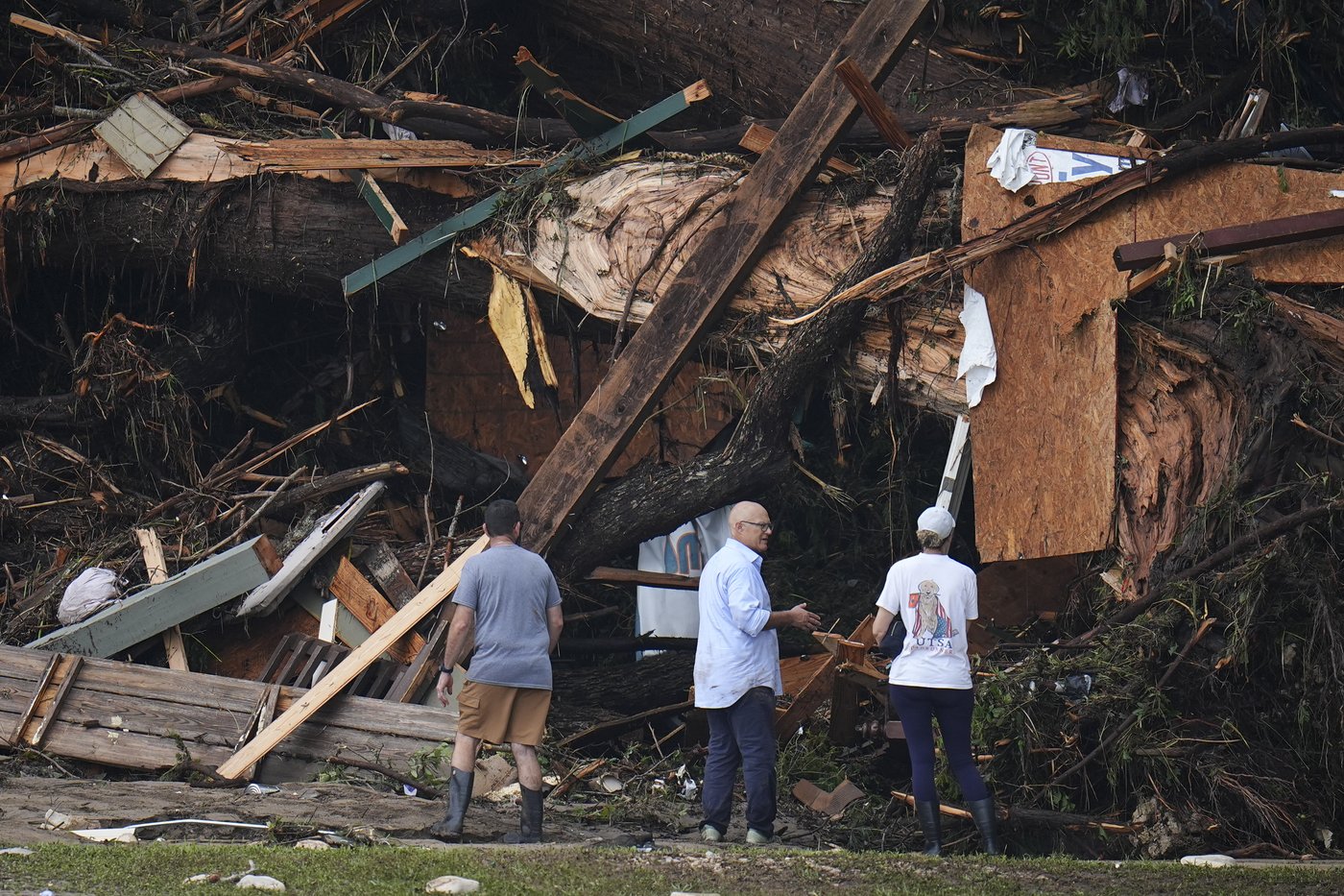 Texas floods leave at least 51 dead, 27 girls missing as rescuers search devastated landscape | iNFOnews.ca