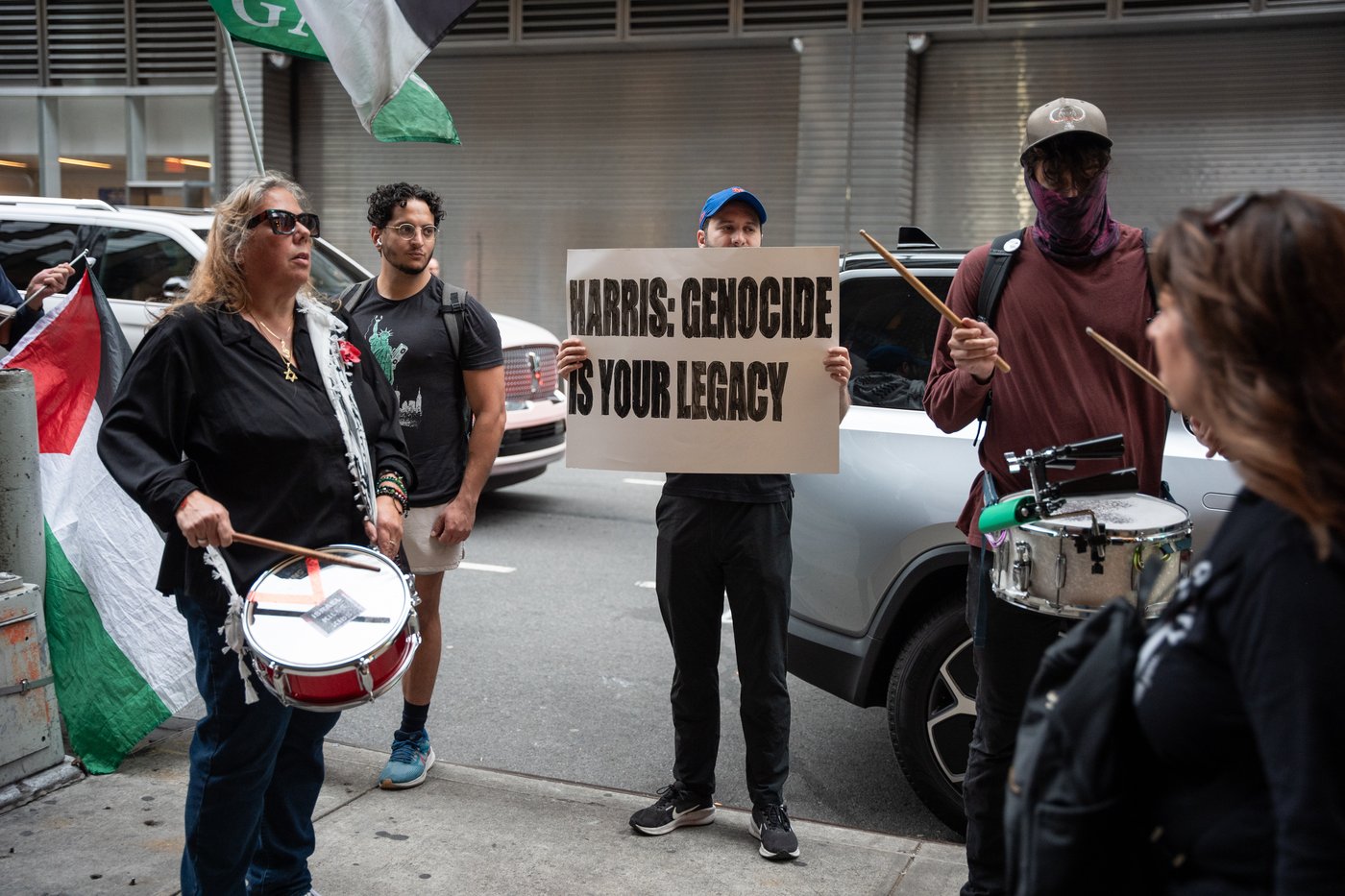 Harris faces protesters, condemns Israel's war in Gaza on first night of book tour | iNFOnews.ca Harris faces protesters, condemns Israel's war in Gaza on first night of book tour | iNFOnews.ca