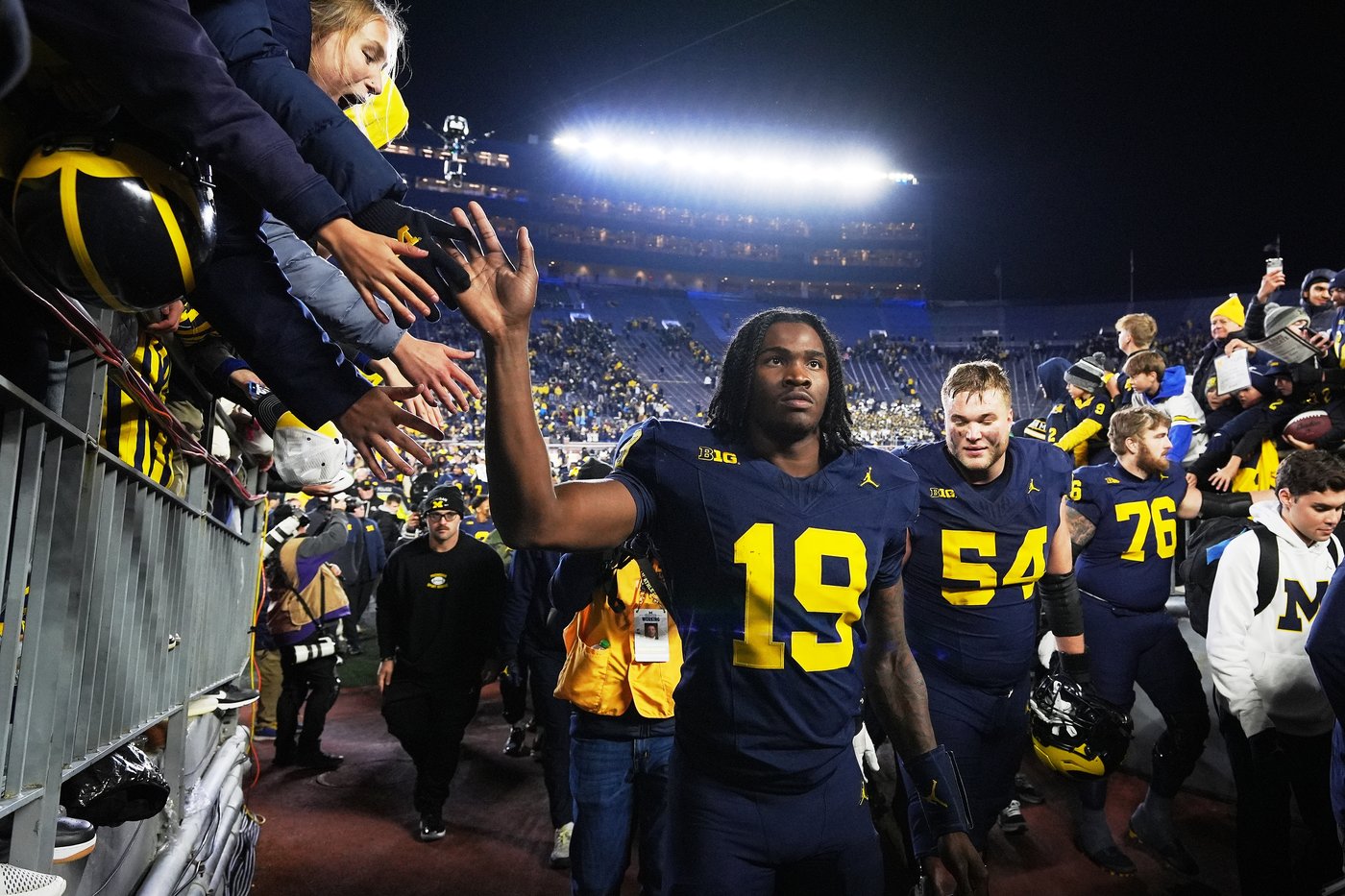 Jordan Marshall runs for 185 yards and 3 TDs to help No. 21 Michigan hold off Purdue for 21-16 win | iNFOnews.ca Jordan Marshall runs for 185 yards and 3 TDs to help No. 21 Michigan hold off Purdue for 21-16 win | iNFOnews.ca